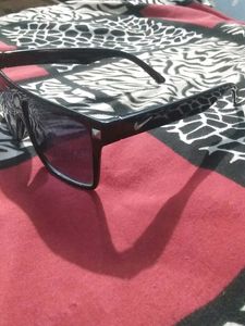 Goggles in Black Shade