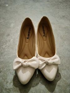 Elegant Cream Ballerinas Heel