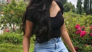Women Deep Neck Top 🎩