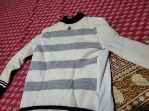 Stylish White Pullover