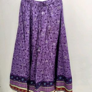 सृष्टि स्कर्ट