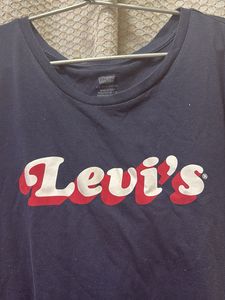 set of 2 casual Levi&#39;s Graphic Tee