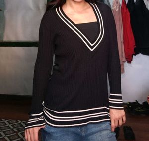 V-neck sweater tops