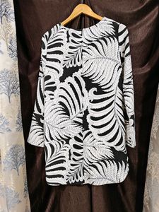 H&amp;M Black N White Printed Long Sleeve Dress