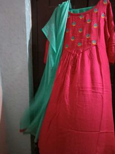 Elegant UsedRaniPinkEmbroidered KurtaSet WithChudi