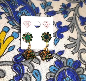 Vintage Green &amp; Gold Tone Earrings