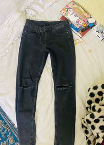 H&amp;M Ripped Jeans (waist 28-30)