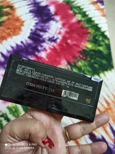 Beautiful &amp; Glamorous Glitter Eye Shadow Palette