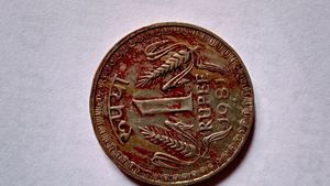 RARE COMMEMORATIVE COIN-OLD ONE RUPEE COIN