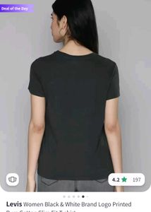 Levi&#39;s T- Shirt🖤✨️😍