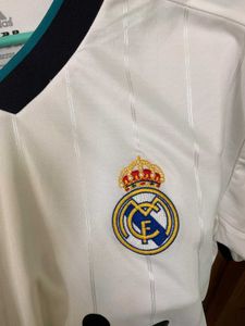 Real Madrid Adidas T-Shirt(Trendy Retro)