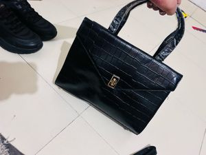 Women Reptilian Pattern Satchel with Detachable St
