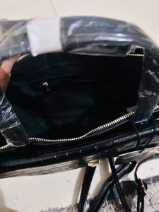 Women Reptilian Pattern Satchel with Detachable St