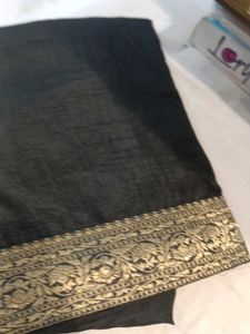 Elegant Black Silk Saree (Issue)