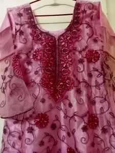 Elegant Pink Embroidered Kurta💝