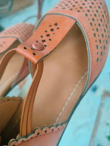 Traditional Juttis And Flipflop/Sandals
