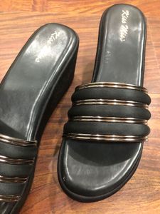 Chic Black Wedges Size UK4