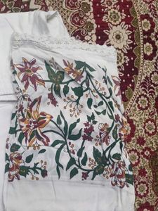 White Pent Plaza With Print