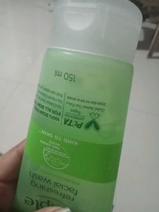 Simple Refreshing Face Wash