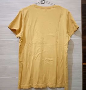 T-Shirt 💛