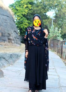 Woman Kurta And Dupatta Set