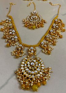 Kundan Jewelry Set