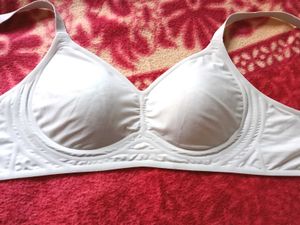 Comfortable Seamless padded wireless White Bra