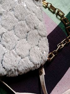 Pretty Sling Bag