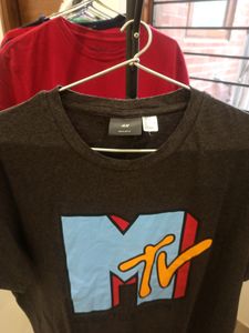 H&amp;M Round Neck Tshirt 👕