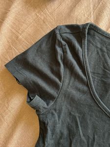 H&amp;M Black Fitted Crop Top