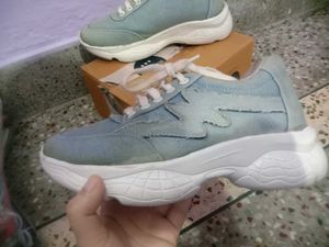 Blue Sneakers💗