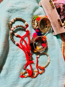 !!SALE!!🥳5 Multicolour Bracelets