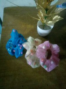 “Trendy Handmade Net Scrunchies – Soft &amp; Stylish 4