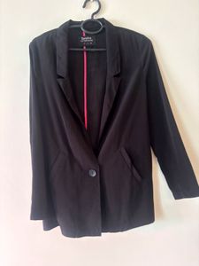 Berksha Chic Black Blazer