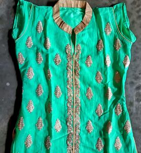 Elegant Ethnic Green Kurti✨