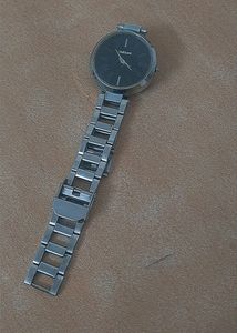 Metal Watch In Silver Colour