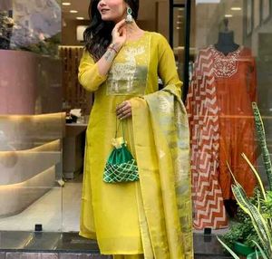 Women&#39;s Chanderi Cotton Suit