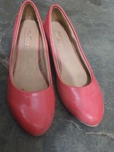 I Sell The Heels