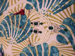 Emerald &amp; Pearl Jewelry Set