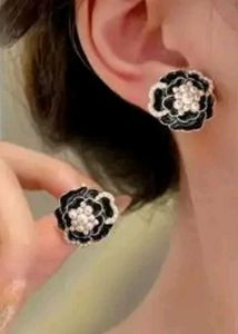 Elegant Flower Stud Earrings