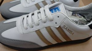 Sneaker