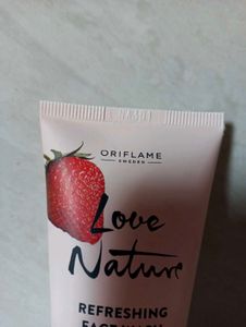 Oriflame Love Nature Refreshing Facewash