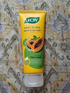 Joy Skin Fruits Spots & Tan Clear Face Wash