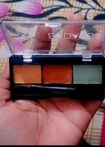 COMBO STAY QUIRKY COLORCORRECTOR &amp; WET N WILD BLUS