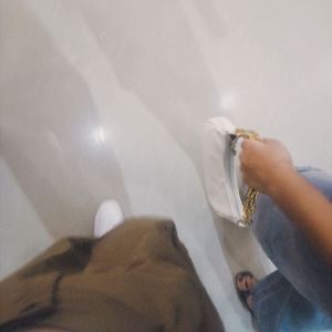 White shoulder bag with gold chain