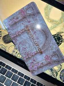 Makeup Revolution Palette in Regal Romance