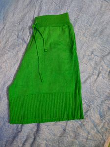 329Rs.Ribbed Green Shorts