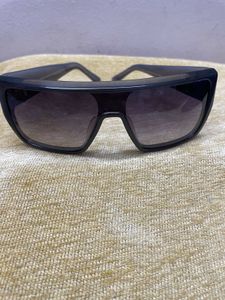 Chic Black Sunglasses