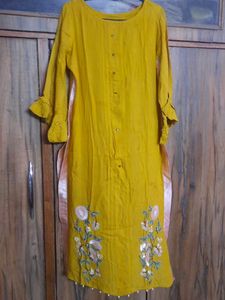Emboides Kurta With Beads On Sleeves