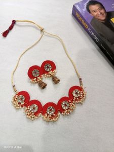 Any 1 Necklace With Earrings Jumkhi